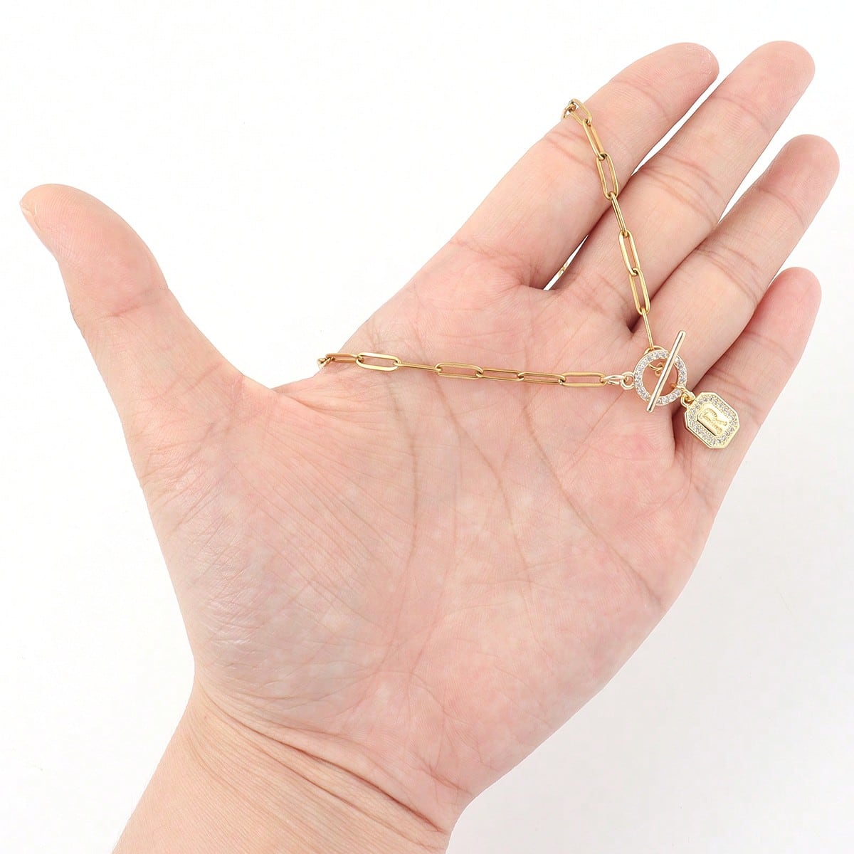 Classic Block Initial Pendant  - Birth Flower Necklace recension och pris